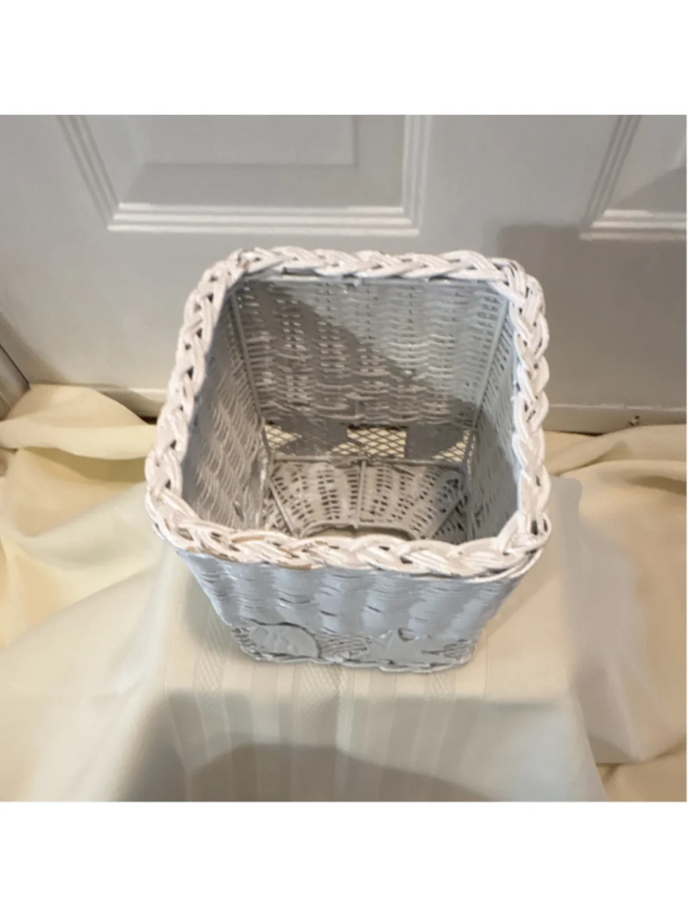 White Wicker Tissue Box Cover Relief Leaf Design Nature Theme Square